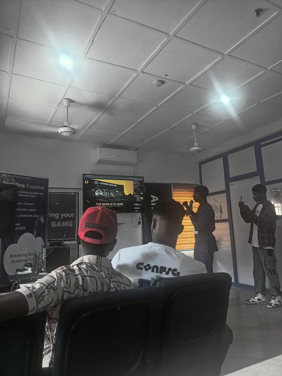 KRIS °| tweet media