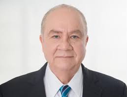 Señor magistrado el único medio que tengo  para expresarle mi rechazo a su gestión y la indignación que me provoca, es este. Cuál es su terquedad al ocupar tan alto cargo, si el daño q le hace a la nación es irreparable. Ud estudio Derecho para proteger los intereses d sus amos?