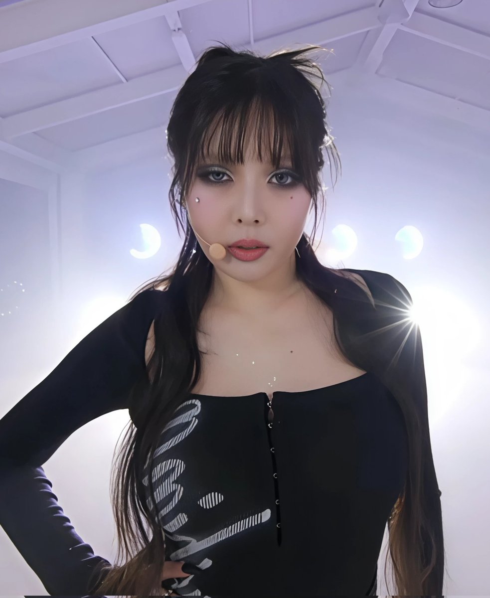 cris98_morales's tweet photo. [10.05.2025]:❤️💕HYUNA "Mrs Nail" SHOW MUSIC CORE PERFOMANCE.💕❤️

@2laddo @4hyunaaaa1 @alwayshyuna @aplusaing @hyuna_eng @hyuna_fb @hyunapingpong @Matheuzxxi 

#HyunA #현아 #HyunaQueen #kpop #QueenHyuna #atarea #hyunaworldmusic #news https://t.co/eubnGJNxqp