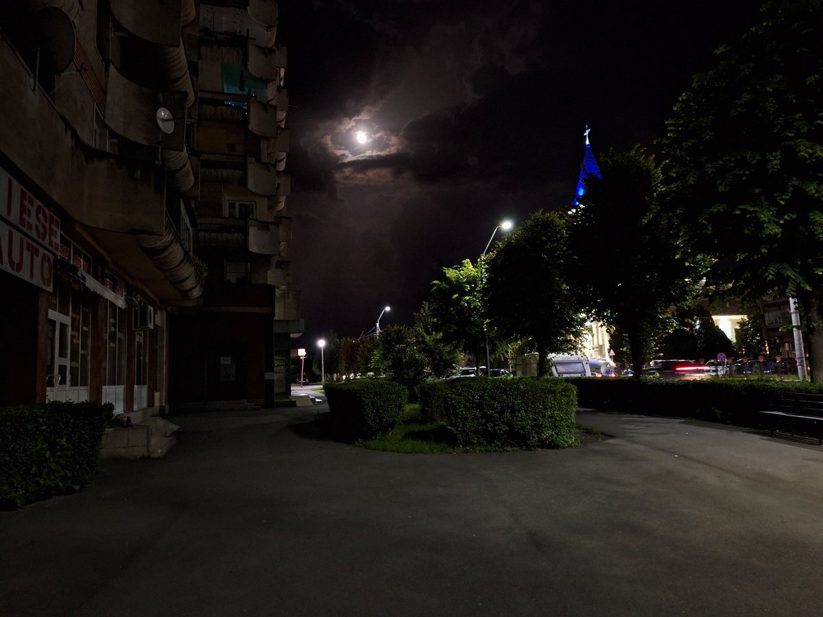 FlorinSumalan's tweet photo. Nighttime 

#filmmaker #filmmaking #photography #cinematography #art #artasbeauty #nighttime #locations #places #planetearth https://t.co/qtkfpDj8A8