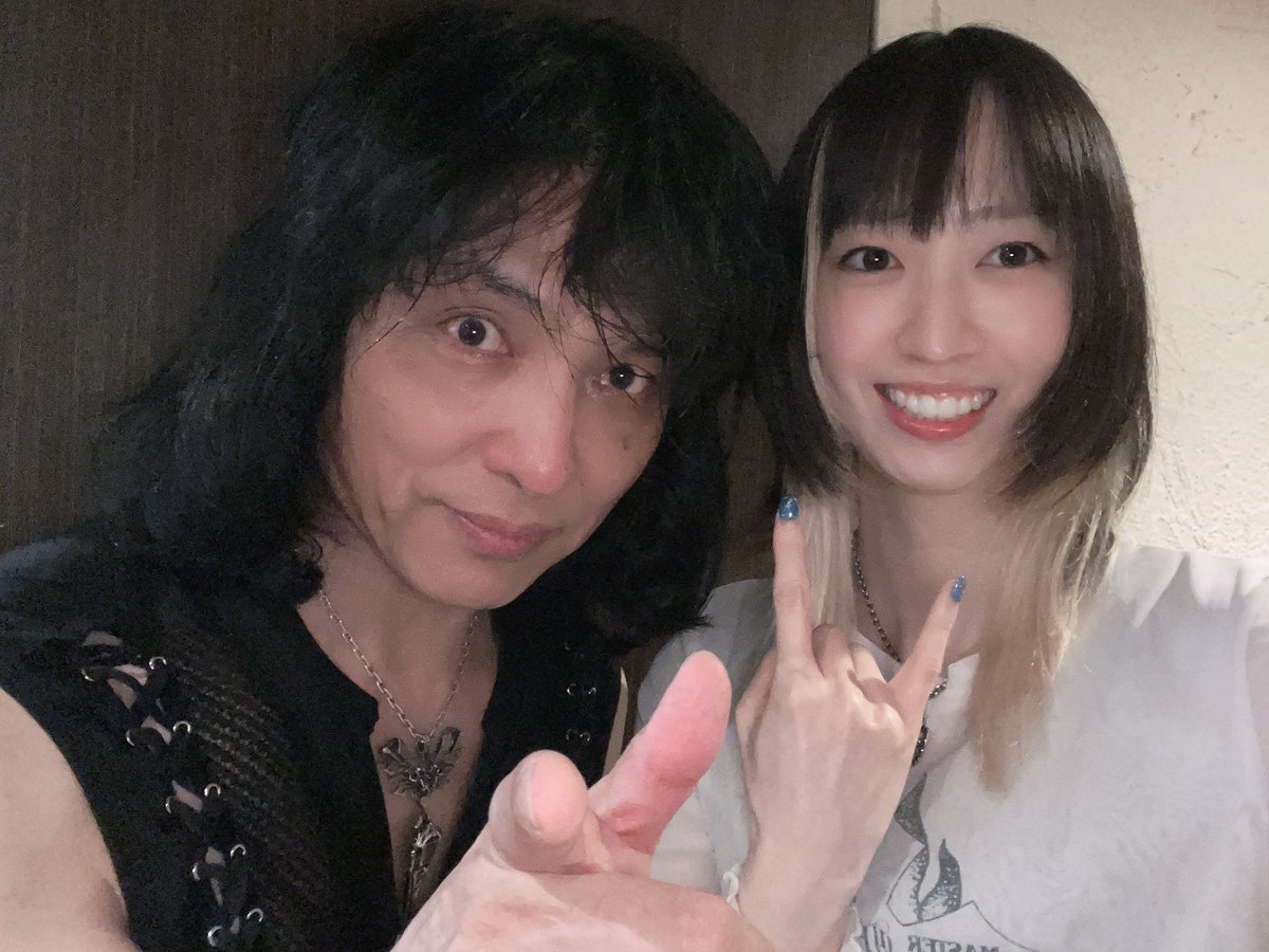 NATSUMiHareonna's tweet photo. 本日はOZMAさんにライブに招待して頂いて、LIVE HOUSE 獅子王に
NERVOUS BREAKDOWNさん
THE LOVEROCK VIOLENTさんを観に行ってきました✨
ありがとうございました😌✨
そしてオズマさん連続のステージお疲れ様でした🙇♀️✨
また一緒に共演できることを楽しみにしております🌈✨😊 https://t.co/CCvzBkI28f