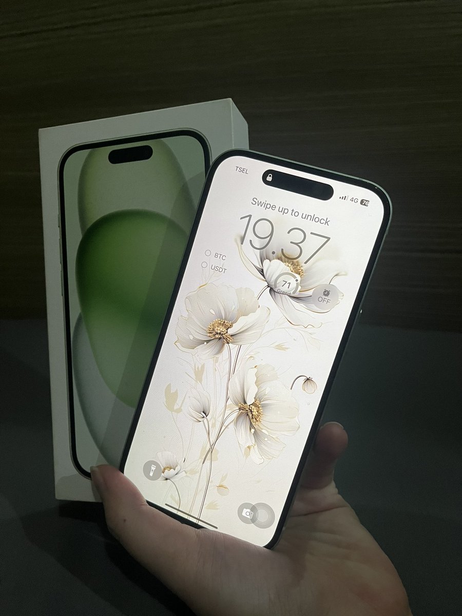 kimlai99's tweet photo. @ezash WTS :

iPhone 15 128gb iBox 
Kelengkapan lengkap 
Pembelian 2023 akhir
Fisik mulus (ada dent sedikit di ujung), semua fungsi normal 
Ga ada kendala tinggal pakai aja 
Dus lengkap + kabel charger + Casing Ori Ibox Warna Cypress magsafe (899k)

Mahar 10.8 nego 
Lokasi Jaksel https://t.co/IxAA5BoezA