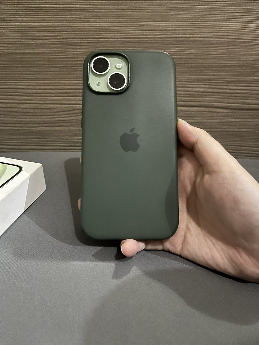 kimlai99's tweet photo. @ezash WTS :

iPhone 15 128gb iBox 
Kelengkapan lengkap 
Pembelian 2023 akhir
Fisik mulus (ada dent sedikit di ujung), semua fungsi normal 
Ga ada kendala tinggal pakai aja 
Dus lengkap + kabel charger + Casing Ori Ibox Warna Cypress magsafe (899k)

Mahar 10.8 nego 
Lokasi Jaksel https://t.co/IxAA5BoezA