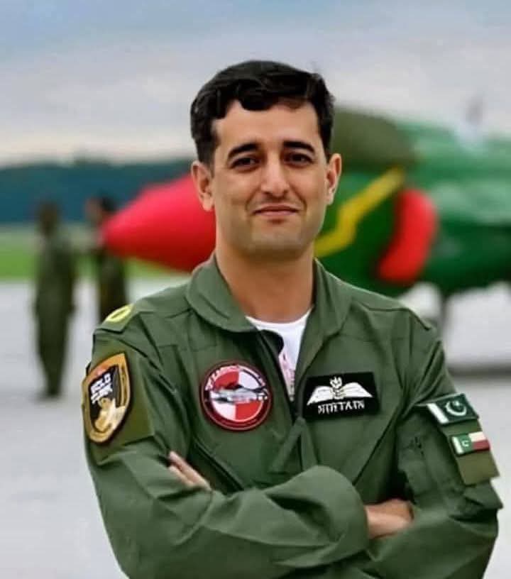 سید سبطین گردیزی 
جس نے نصیحت لکھتے عزم دھراتے اخر لکھا نعرہ حیدری یا علی سنگ 
#PakistanArmy 
#OperationBunyanulMarsoos 
#PakistanZindabad 
#PakArmy