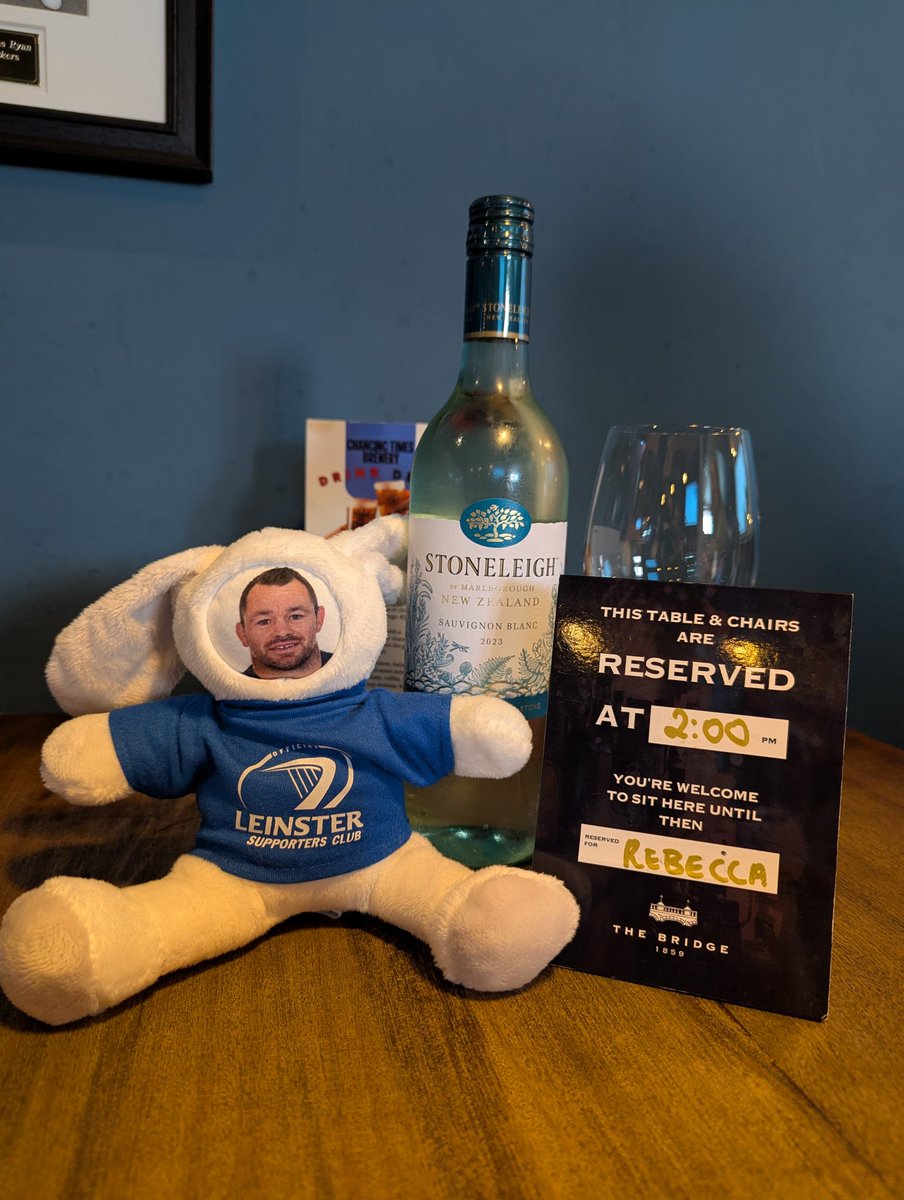 Match day prep under way with a new recruit  to the usual gathering <a href="/TheBridge1859/">The Bridge 1859</a> #LEIvZEB #URC