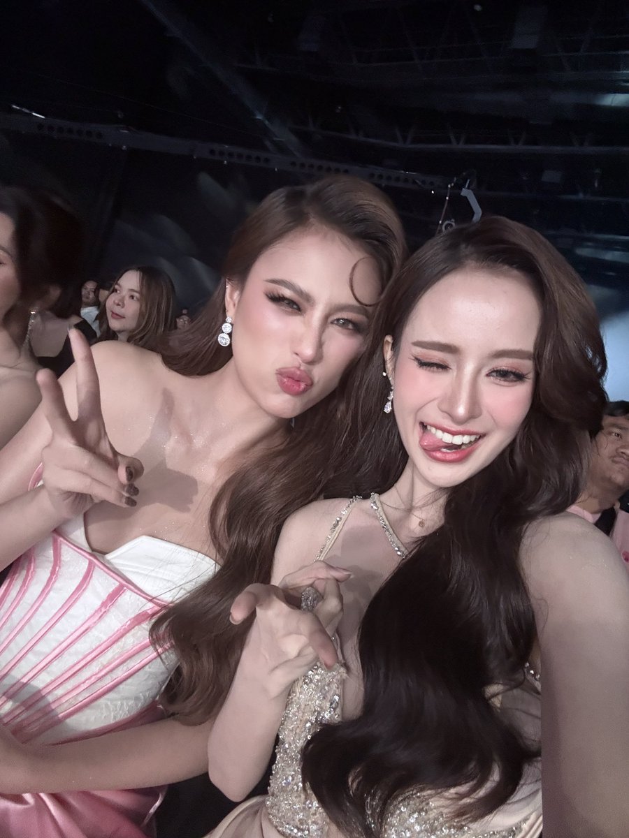 Thitharee2's tweet photo. มาสายแต่มานะ💖😂
@realcheraims 

#เกรซซี่ https://t.co/hALY6vSGci