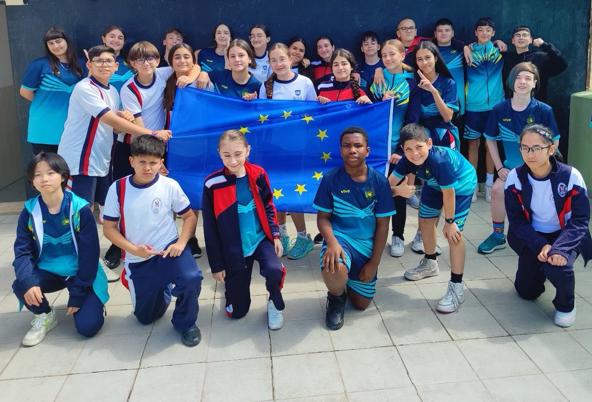 ¡Celebramos el #díadeeuropa en nuestro cole! 

Ayer nos unimos para conmemorar la #unión y #diversidad de nuestros #países, aprendiendo juntos sobre la rica #historia y #cultura europea📚🙌🏻

¡Viva #Europa! 🇪🇺💕

#DíaDeEuropa #UniónEuropea
<a href="/sepiegob/">SEPIE</a> #PuertaAbiertaEuropa