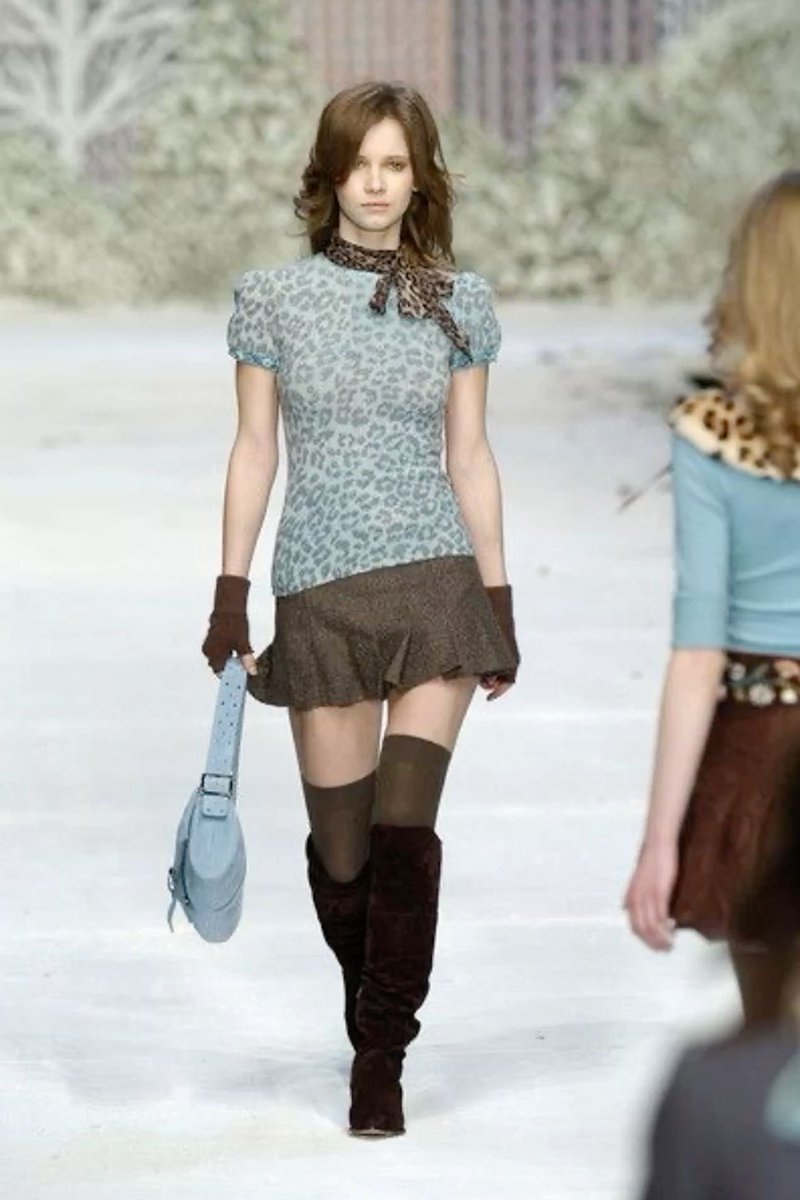 pinkglitterie's tweet image. Brown and blue combo 🐻🥣