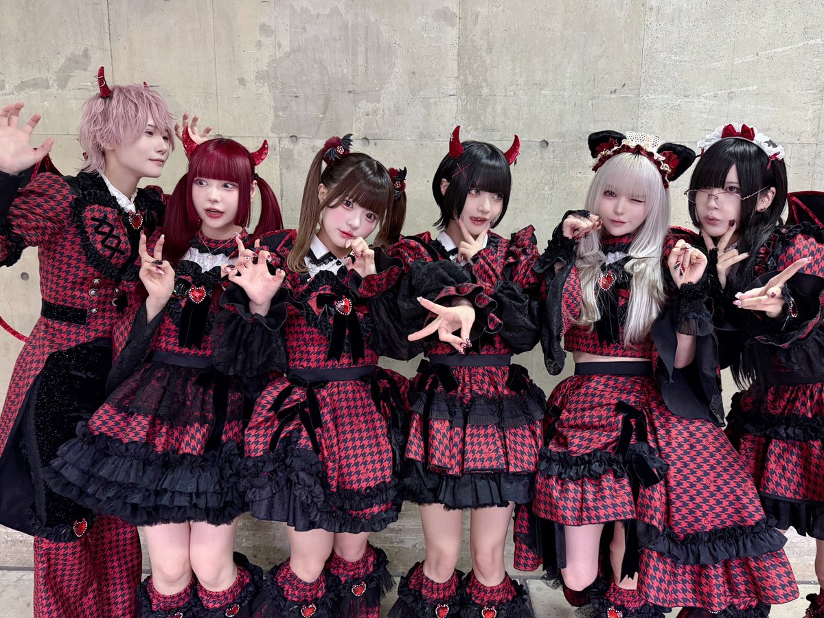 AVAM_Official's tweet photo. HEROINES presents 女性限定LIVE
「＃キュープリ -Queen&amp;Princess-」
ありがとうございました💖

久々の対バン楽しかったね➰🎀
女の子達たくさん盛り上げてくれてありがとう💕

#キュープリ #AVAM #アベアム https://t.co/F56bQt72iz