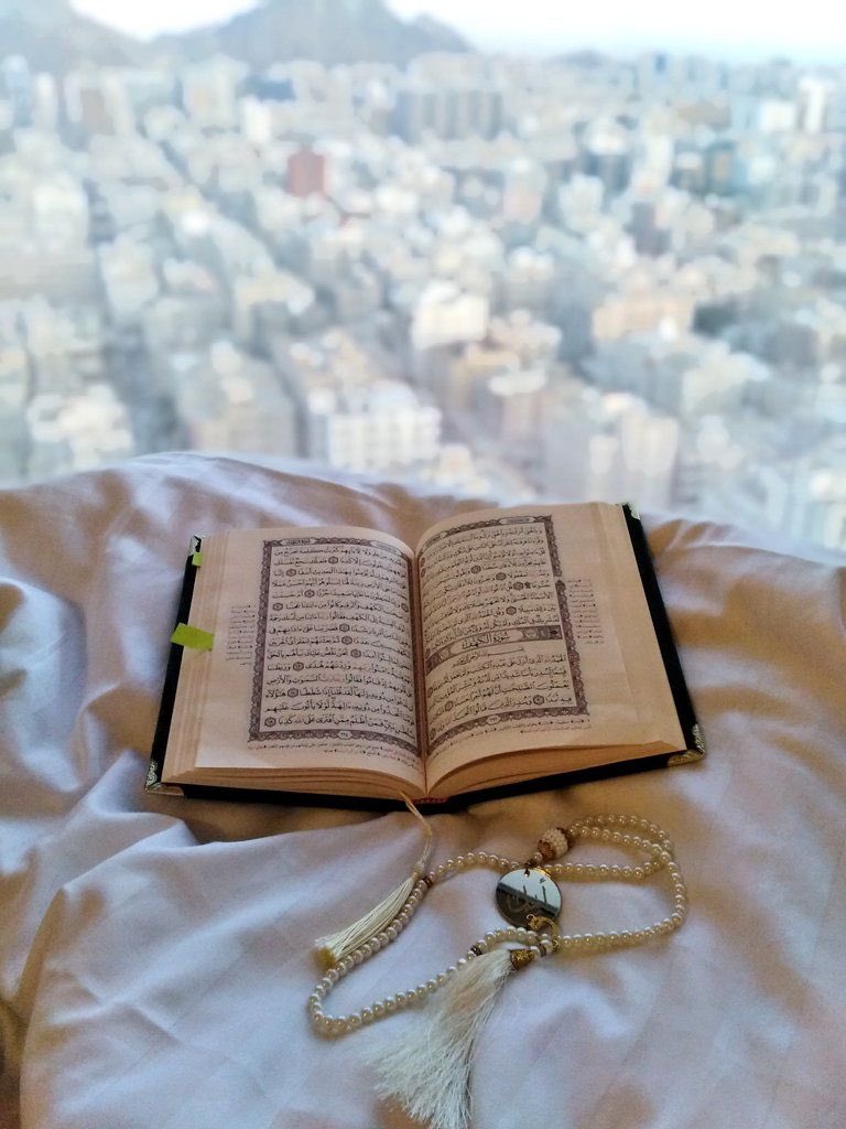 ﴿سَيَجْعَلُ اللَّهُ بَعْدَ عُسْرٍ يُسْرًا﴾:

يُعلمنا القرآن ألّا نيأس! 
أن نبقى على أملٍ يفسح لنا مضائق العيش؛ فنترقب دومًا فرحًا بعد حزن، وسعة بعد ضيق، وشفاء بعد سقم، وعوضًا بعد فقد، وعطاء بعد حرمان.

أ. عبد العزيز الشثري