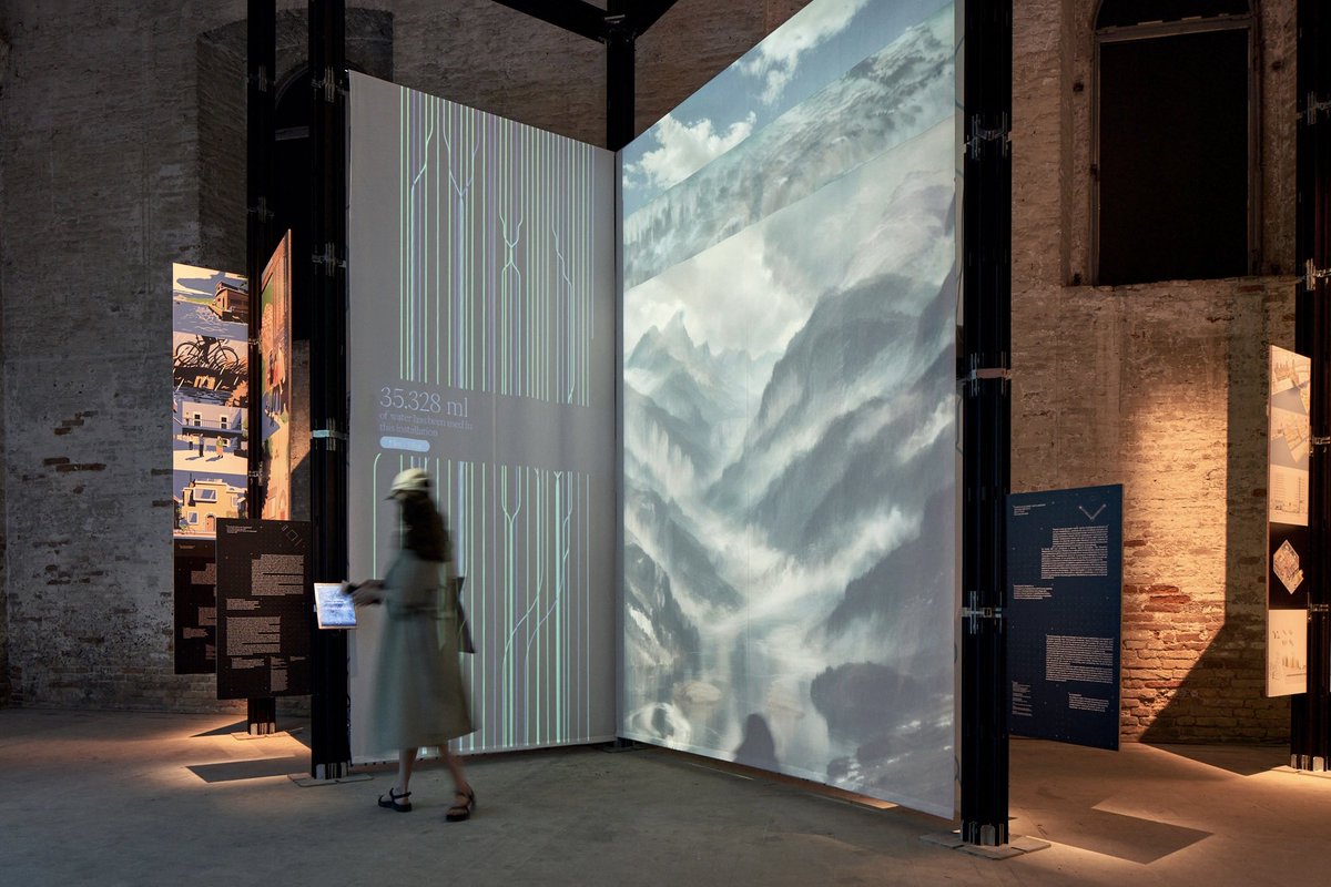 Hoy se inaugura el período de exposición de la Bienal de Venecia que finaliza el 23 de Noviembre, donde podrán visitar ambas exposiciones emergentes del Nucleo FAIR, el Pabellón Nacional "Inteligencias Reflexivas" y "Ecologías Híbridas".