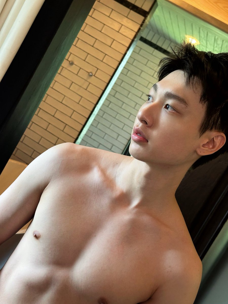 gunnapatn's tweet photo. ฟิตเสร็จละ ต่อไปจะหนีไปเที่ยว10วัน 😋 เดะกลับมาใหม่ 💛
#Gunnapatn #AmmoforGN https://t.co/RVDcqAWuMa