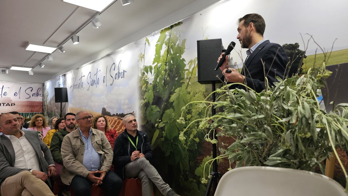 dipualba's tweet photo. 🌱El #guayule protagonista en #Expovicamán bajo la coordinación de nuestro @itapdipualba, que lidera su investigación agronómica internacional🌏🔝
¡Un cultivo que podría transformar sectores como el médico y biotecnógico, abriendo oportunidades al campo!
https://t.co/DjwdHk2996 https://t.co/0ww23Wutfe