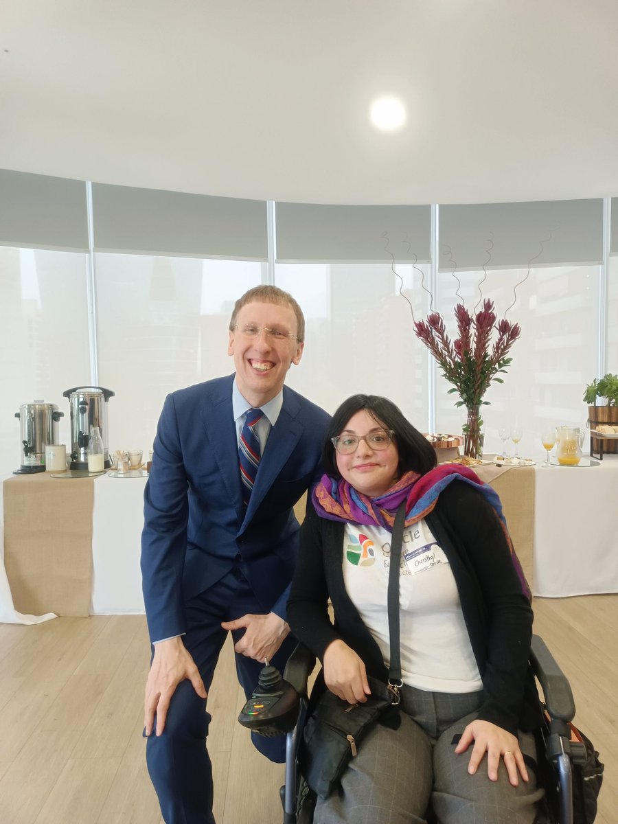 El pasado martes tuve la oportunidad de participar en el Simposio "Chile No Sabe 2025", organizado por Factor Diverso y Out &amp; Equal, en representación de la ERG de mi empresa, Oracle Pride Employee Network #OPEN 🌈 
#ChileNoSabe #InclusionLaboral  #LGBTQ #DEI #OutAndEqual