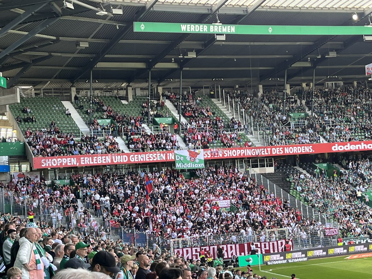 Die Leipziger sind da: 2200 RB-Anhänger sind in Bremen dabei #SVWRBL #RBLeipzig