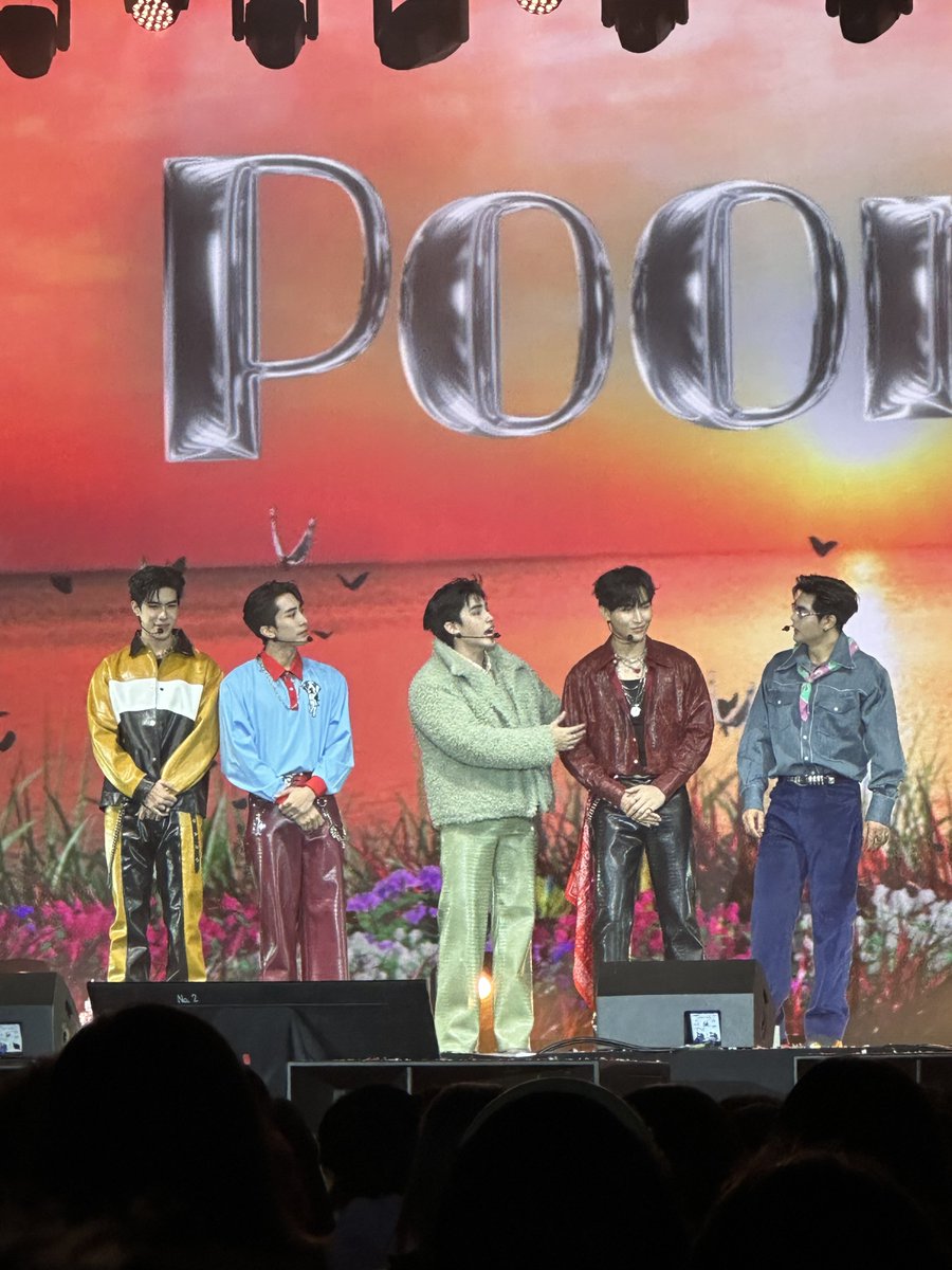 พี่น้องผองเพื่อน กับยัยตัวจิ๋ว🐶

POOMPPS 1ST BD FANCON  
#POOMVILLABD2025 #poompps #PoomPhuripan #POOMVILLAFANCON