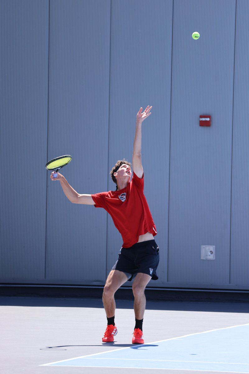 🚨SINGLES UPDATE🚨

1. #37 Borisiouk | 2-6, 3-2
2. #91 Staeheli 🆙 6-2, 2-1
3. Van Sambeek | 4-6, 0-1
4. Leroux | 4-6, 1-2
5. Manning 🆙6-3, 1-1
6. Nedelchev 🆙 6-3, 3-1

(9) NCSU 0, (8) CU 1
#GoPack || #PackRisin