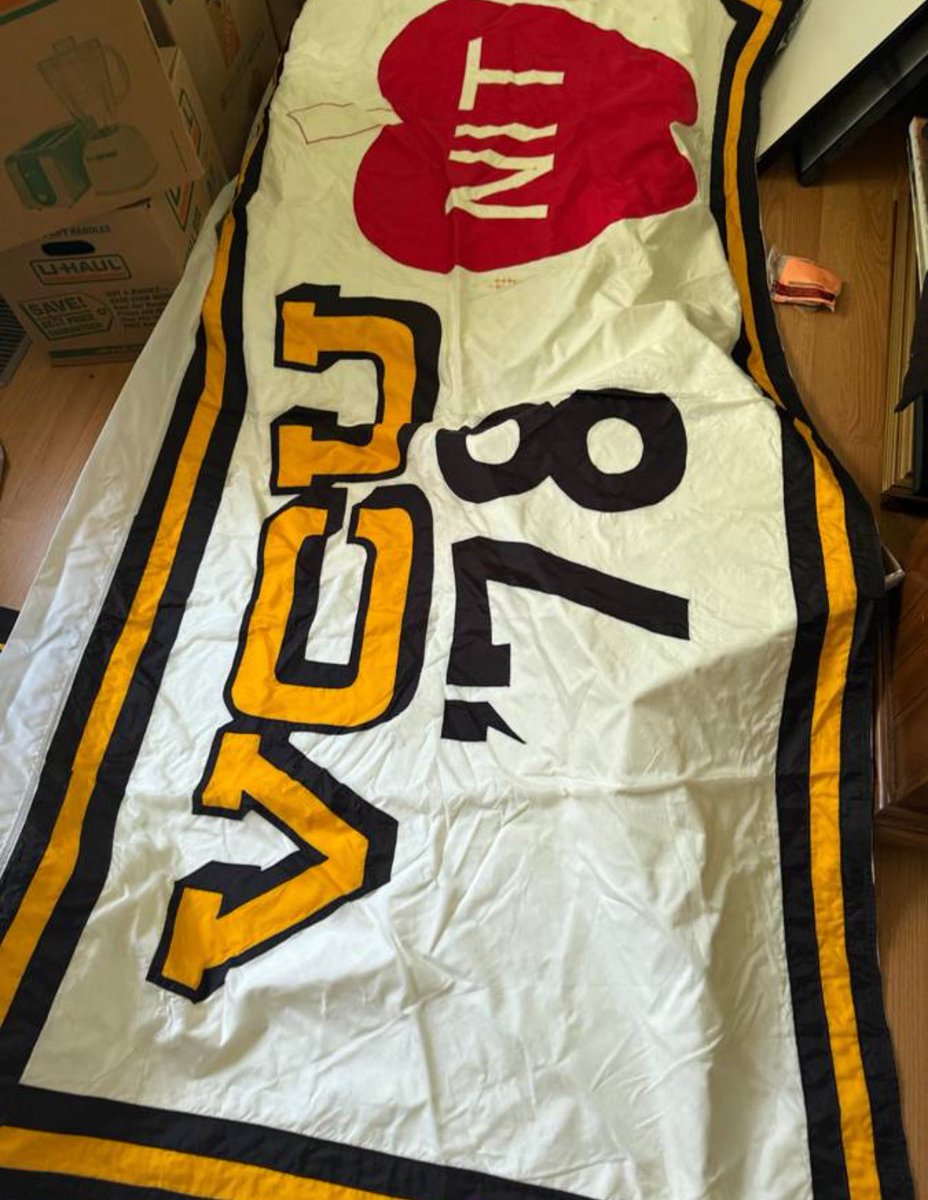 IamMrMikeD's tweet image. @MatSheltonEide @VCURamNation you know anyone who wants to be the proud owner of genuine #vcuhoops banners that hung in the rafters of the Seigel Center? Cleaning out my storage.