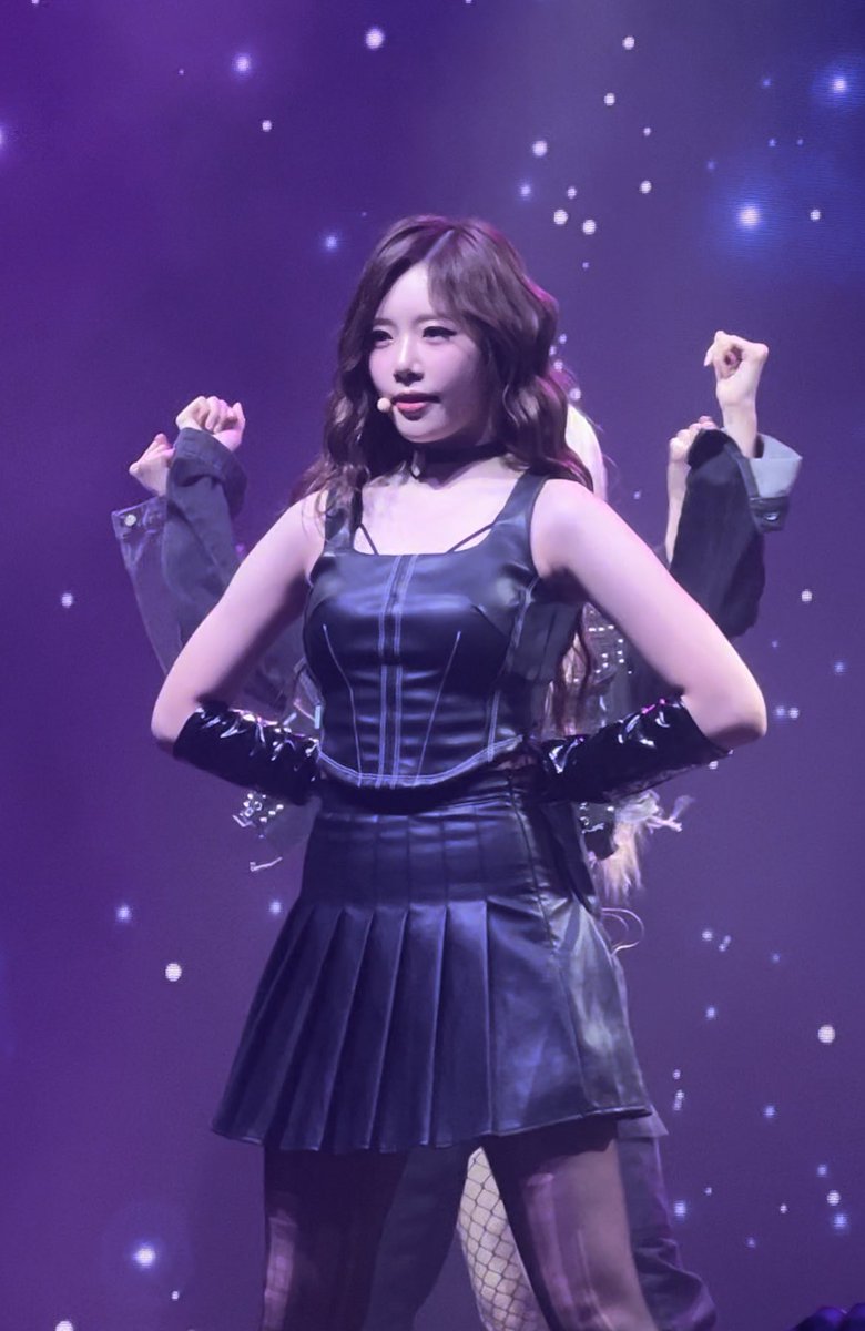 Phantasy_13's tweet photo. @BEcauseLoveYooh @hf_dreamcatcher This may sound basic but this is honestly how I feel. Jiu is my bias, watching her perform always made me smile and happy. Something about her vibe makes me feel joy but never defeated. These songs always uplift my mood and seeing jiu empowers my day https://t.co/5qtIpbiJkX