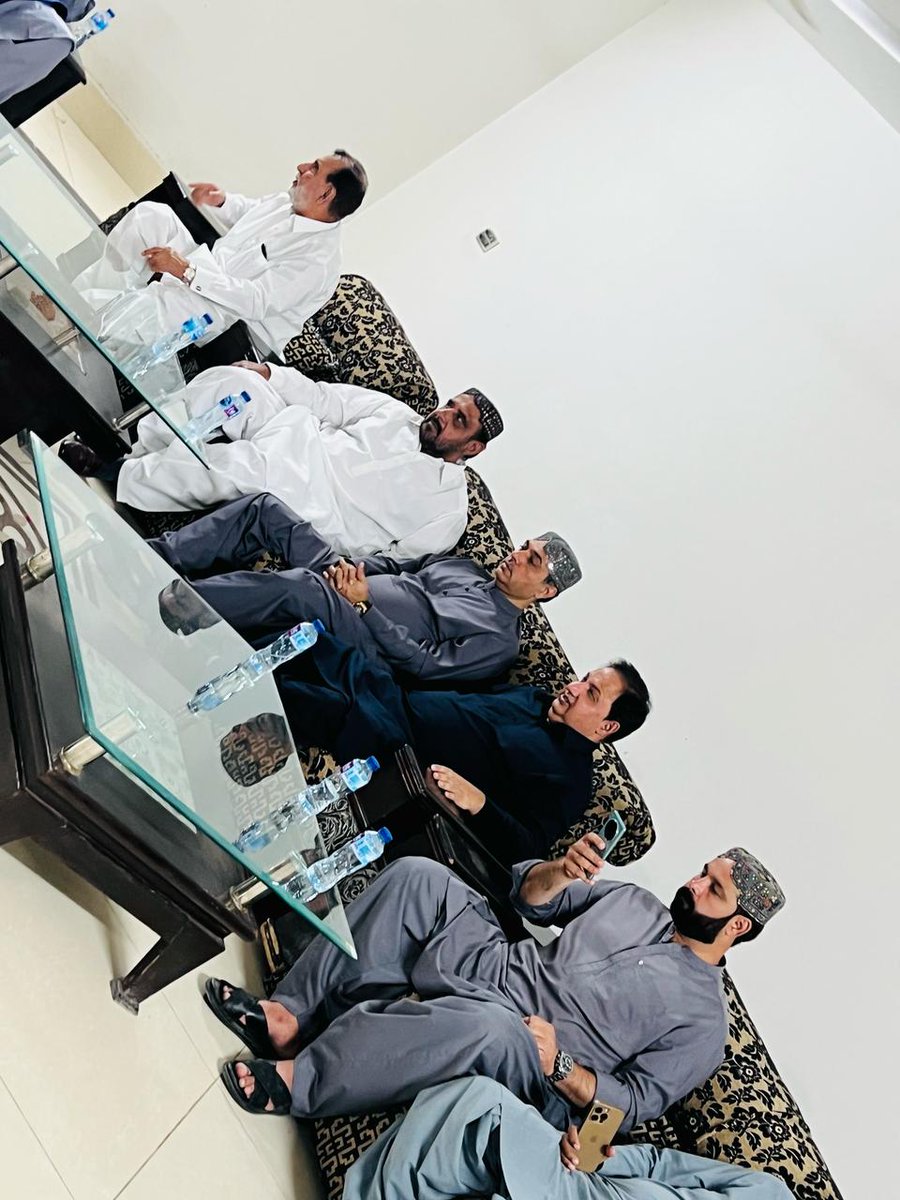 kotbullo's tweet photo. ( ڪوٽ هدايت الله خان بُلو ھائوس ڪوٽ بُلا 🏠 )
 ايم پي اي ڄام اڪرام الله خان ڌاريجو   ۽
ميونسپل چيئرمين گهوٽڪي ڄام آصف رزاق خان ڌاريجو 
ڪوٽ _هدايت_الله_خان_بُلو_ ھائوس  آمد 
حاجي ظھور خان بُلو ۽  ظفرالله خان بُلو  طرفان ڏنل ڊنر جي دعوت ۾ شرڪت ڪئي  
@JamDharejo https://t.co/Htr15okgP1