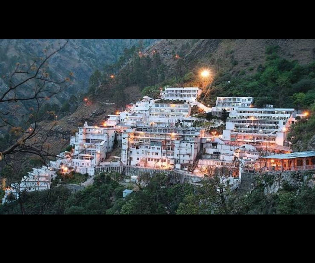 VishalMishram7's tweet photo. 🚨 कटरा के पास रेड अलर्ट जारी
 माँ वैष्णो देवी के मंदिर को छूना कोई हमला नहीं है, यह act of war  है।
 #IndianArmy, पाकिस्तान का अध्याय समाप्त करने का समय आ गया है। यह अब ceasefire का उल्लंघन है अब भारत आतंकी पाकिस्तान को उसकी असली औक़ात दिखाए 
जय हिंद
#ceasefire #India https://t.co/cX39CBzptH