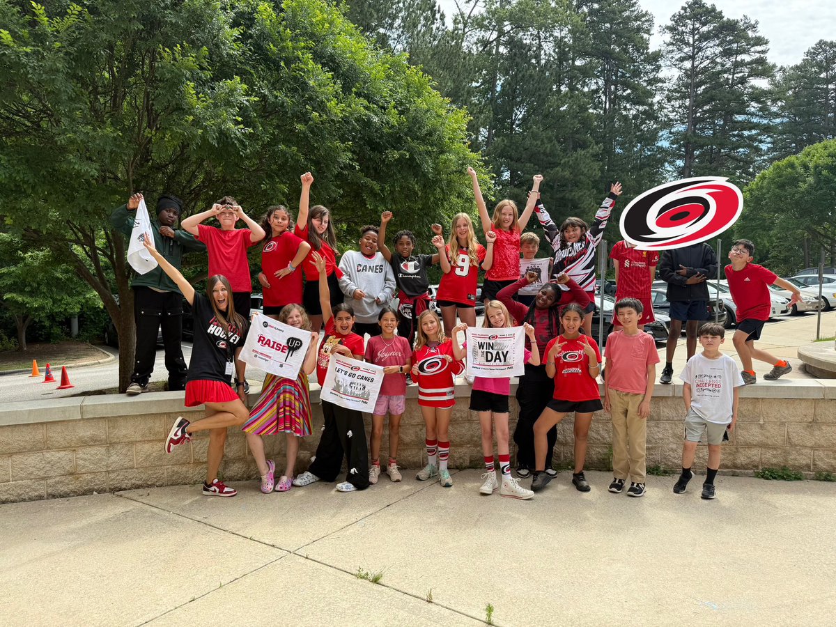 callabug's tweet image. These #hugecaniacs are ready for Game 3 in the LOUDEST HOUSE!! #letsgocanes #RaiseUp #causechaos #takewarning