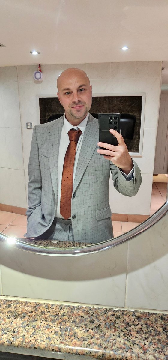 Suited 'n booted for a change from the painting overalls 😅