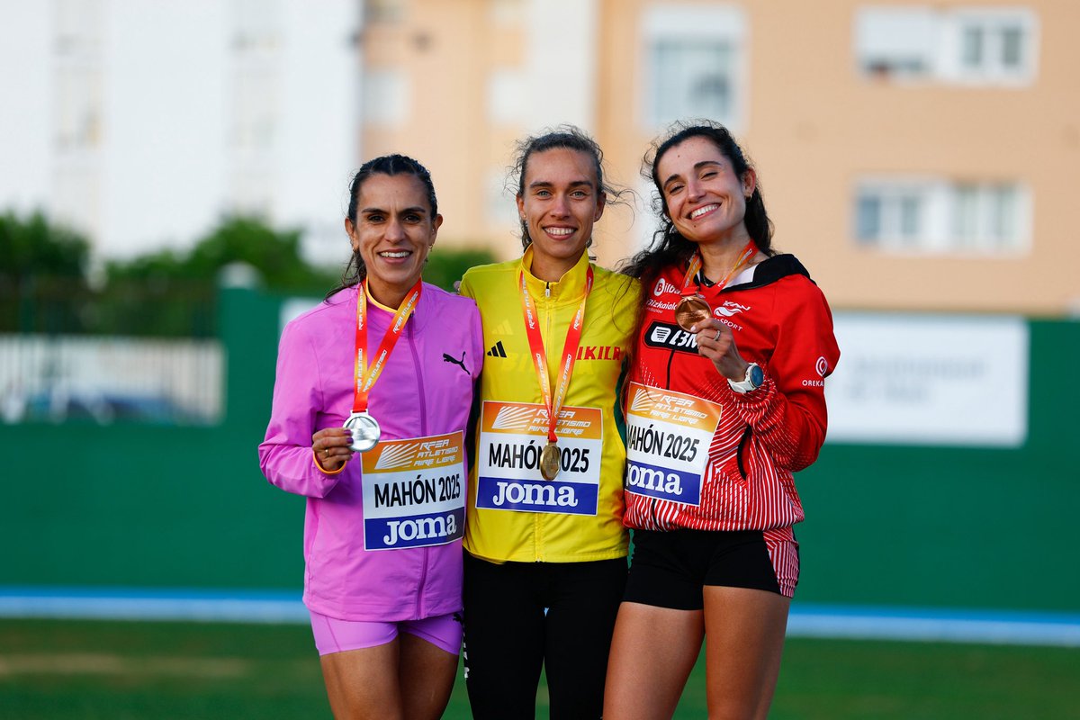 🏆 Podio 10000m absoluto 🚺 #CEfondo 

🥇 Idaira Prieto ⏱️ 32:50.75
🥈<a href="/PetiteStr/">Ester Navarrete</a> ⏱️ 32:58.71
🥉 Alicia Berzosa ⏱️ 33:12.89

📊 bit.ly/3SrebyH
📺 <a href="/LaLigaPlus/">LALIGA+</a>
