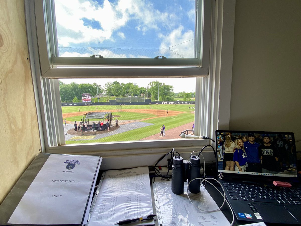 Final Saturday Road Show!
<a href="/UCABearBaseball/">UCA Baseball</a> @ Peay  2:00 pm
📻🎙️:  <a href="/TheBear91_3/">The NEW Bear 91.3, KUCA-FM!</a> airtime 1:40 pm
💻📱:  TuneIn app  /  UCA.edu/KUCA
#BearClawsUp x #FightFinishFaith