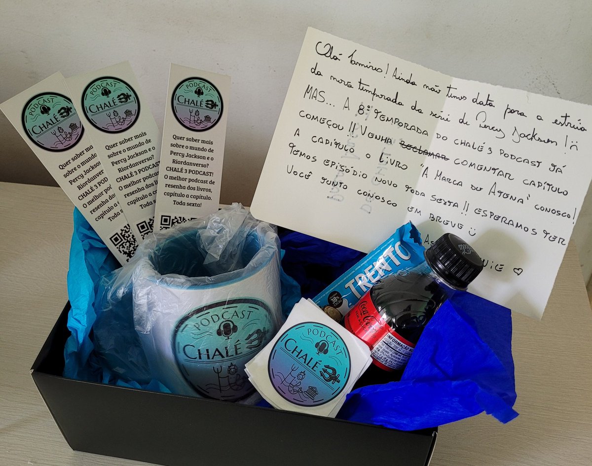 #DisneyAdaptKaneChronicles (@pjo_argo) on Twitter photo Mimo querido que recebi do <a href="/Chale3podcast/">Chalé 3 Podcast 🎙️</a> , que já está na 8ª (!!!) temporada! Obrigada, pessoal! Amei demais 💙 Mimo querido que recebi do <a href="/Chale3podcast/">Chalé 3 Podcast 🎙️</a> , que já está na 8ª (!!!) temporada! Obrigada, pessoal! Amei demais 💙