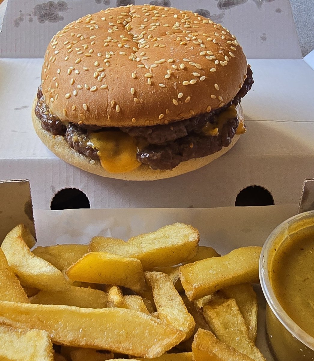 mikeycubed's tweet image. When you're on first name terms with your chippy... 😬

Saturday night #Filth #ChippyTea