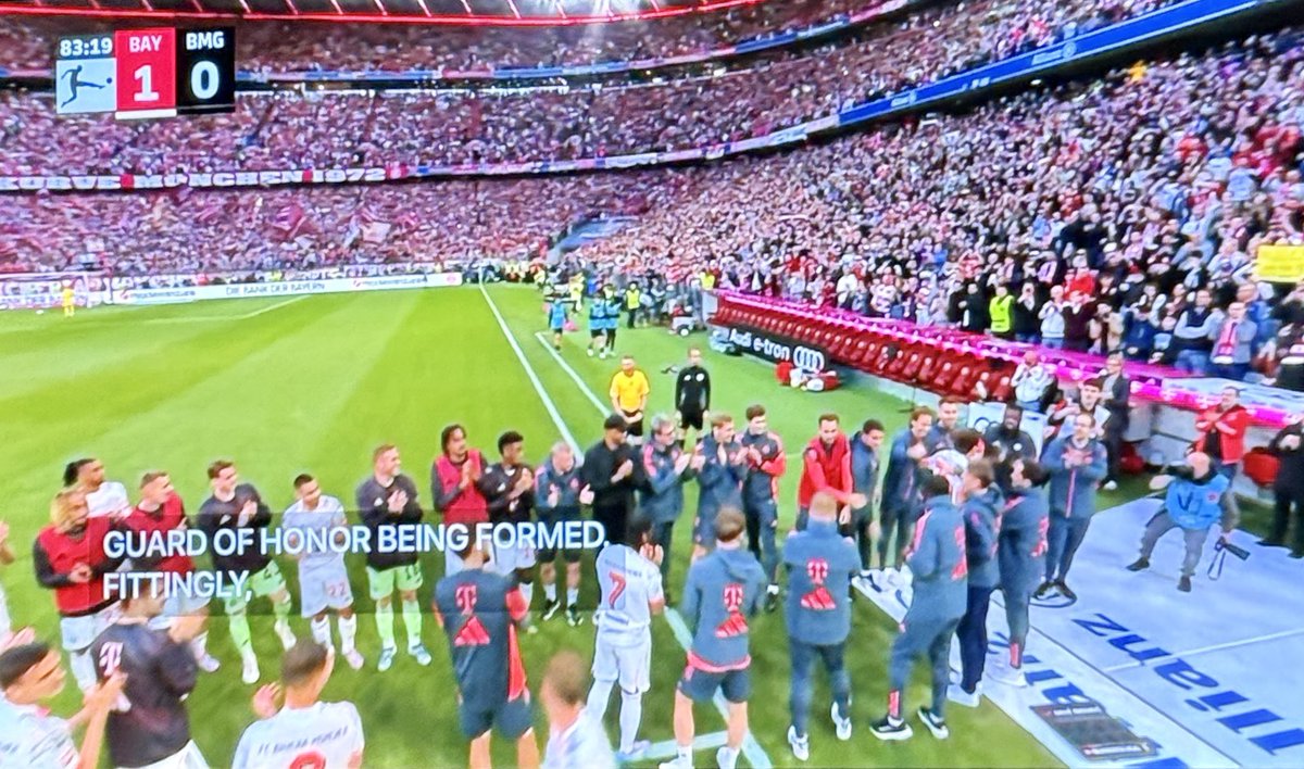 Thomas muller’s last game for Bayern Munich since 2008 and the team and staff members form a tunnel for him to walk through when he was replaced at 82 min - what a player and what a career he had