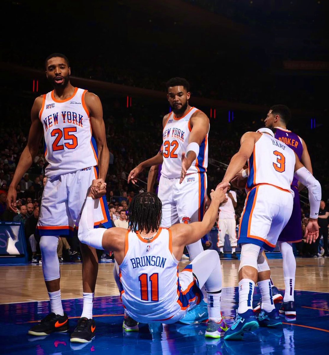 PARTIDAZO EN LA TARDE DEL SÁBADO 🏀🔥
New York Knicks 🧡🩵 VS Boston Celtics 🍀💚

Los #Celtics deben remontar la serie (0-2) en condición de visitante si no quieren pasar un PAPELÓN.

🚨 OJO AL DATO! 
Los #Knicks no ganan de local ante los Celtics desde OCTUBRE DE 2023 !