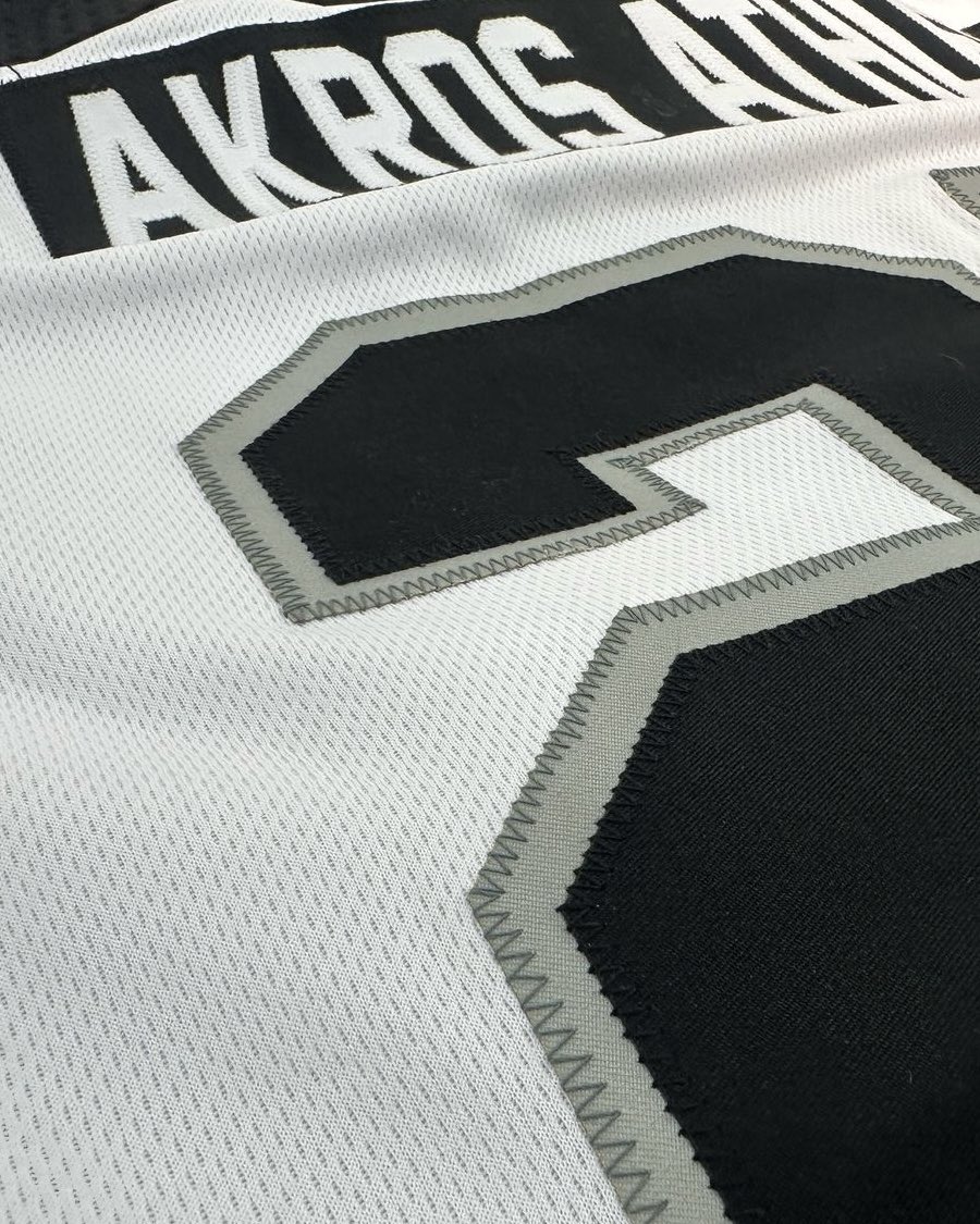 AkrosAthletic's tweet image. See the difference. Feel the difference.

Reach out today and let’s take your team’s next design from vision to reality.

#AkrosAthletic #ProBuild #CutAndSew #CustomHockeyJersey #BuiltToCompete #MadeToPerform #ReachYourPeak #FeelTheDifference #hockey #jerseys #sports