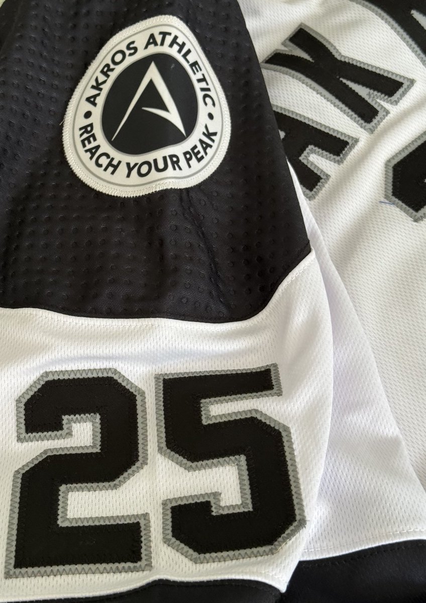 AkrosAthletic's tweet image. See the difference. Feel the difference.

Reach out today and let’s take your team’s next design from vision to reality.

#AkrosAthletic #ProBuild #CutAndSew #CustomHockeyJersey #BuiltToCompete #MadeToPerform #ReachYourPeak #FeelTheDifference #hockey #jerseys #sports
