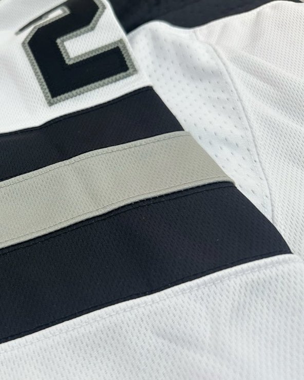 AkrosAthletic's tweet image. See the difference. Feel the difference.

Reach out today and let’s take your team’s next design from vision to reality.

#AkrosAthletic #ProBuild #CutAndSew #CustomHockeyJersey #BuiltToCompete #MadeToPerform #ReachYourPeak #FeelTheDifference #hockey #jerseys #sports