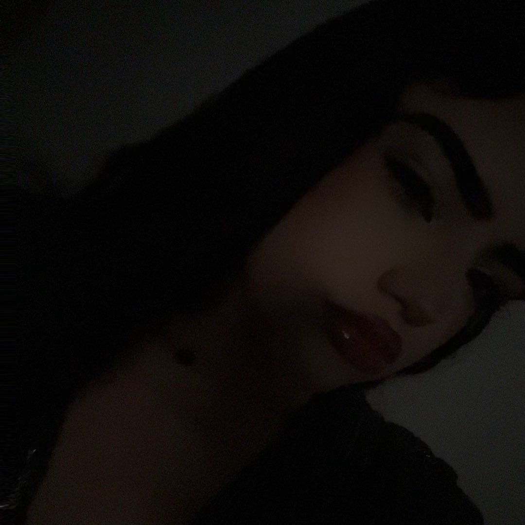 badtzhours's tweet image. just me and my biggest brain 🤐 #picofme