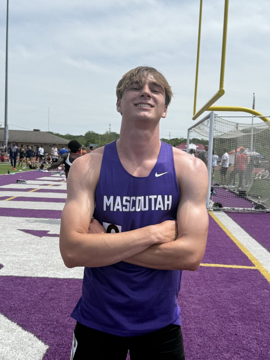 Noah Feldt breaks his own school record in the 400 with a time of 48.6 at the Collinsville Invite!!