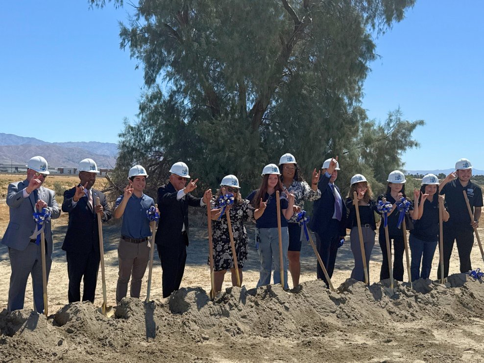 OneFutureCV's tweet image. Excited to celebrate the groundbreaking of the new Student Services &amp;amp; Admin Building at #CSUSB Palm Desert! 🎉 The new center will expand student support, wellness, and academic resources — all key to #StudentSuccess csusb.edu/inside/article…

#CSUSBPDC #OneFutureCV @CSUSBNews