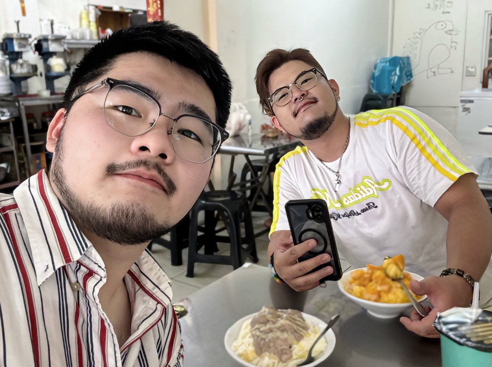 我跟兄弟久違的合照
左右為男
男上加男
右+1
左+2