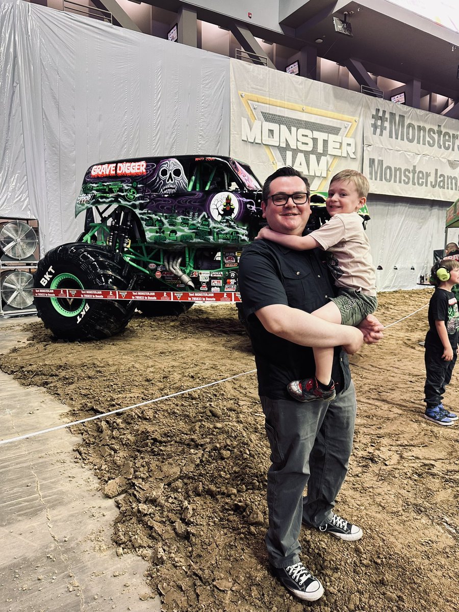 ChadRivera's tweet photo. Our first time seeing @MonsterJam live! #MonsterJam https://t.co/pGQFsld0ul