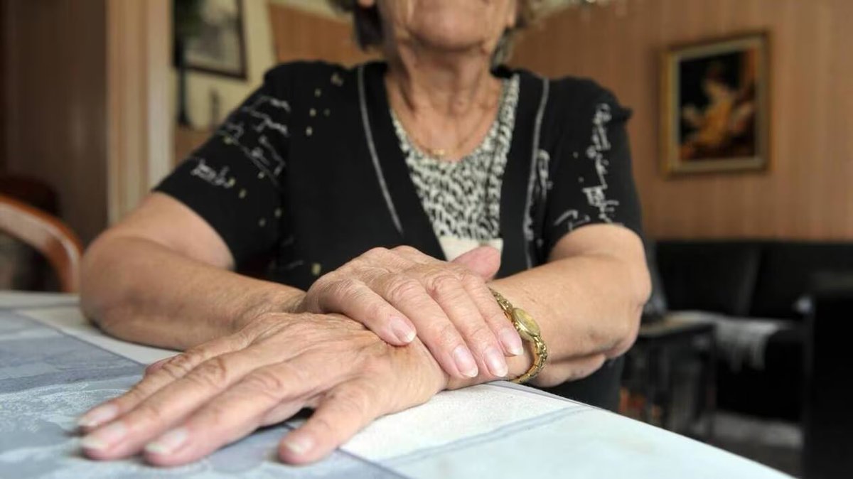 🚨Un Algérien de 19 ans a AGRESSÉ une dame de 86 ans, alors qu’elle nettoyait une tombe avec sa petite-fille. (L’indépendant)