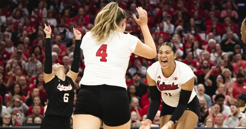 Nebraska volleyball’s freshmen made a huge splash this spring. A couple could push hard for a starting job. 

on3.com/teams/nebraska…