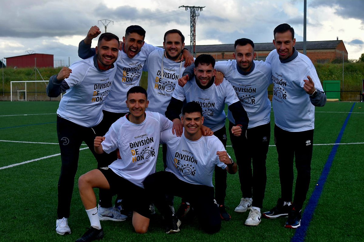 USCFbase's tweet photo. 💪 ¡Y lo hicieron posible! ⭐⭐⭐⭐⭐⭐⭐⭐⭐

#ConstruyendoUSCF🏗️ https://t.co/s3h9KC4qLQ