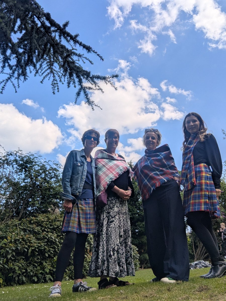 mediabloomltd's tweet photo. @laurapopescumfa What a beautiful celebration! And, as fate would have it, the Spirit of Romania Tartan was part of Edinburgh’s very first Tartan Parade today, joined by thousands of proud participants. Scotland and UK in one colourful heart. https://t.co/pJdQbRU1z8