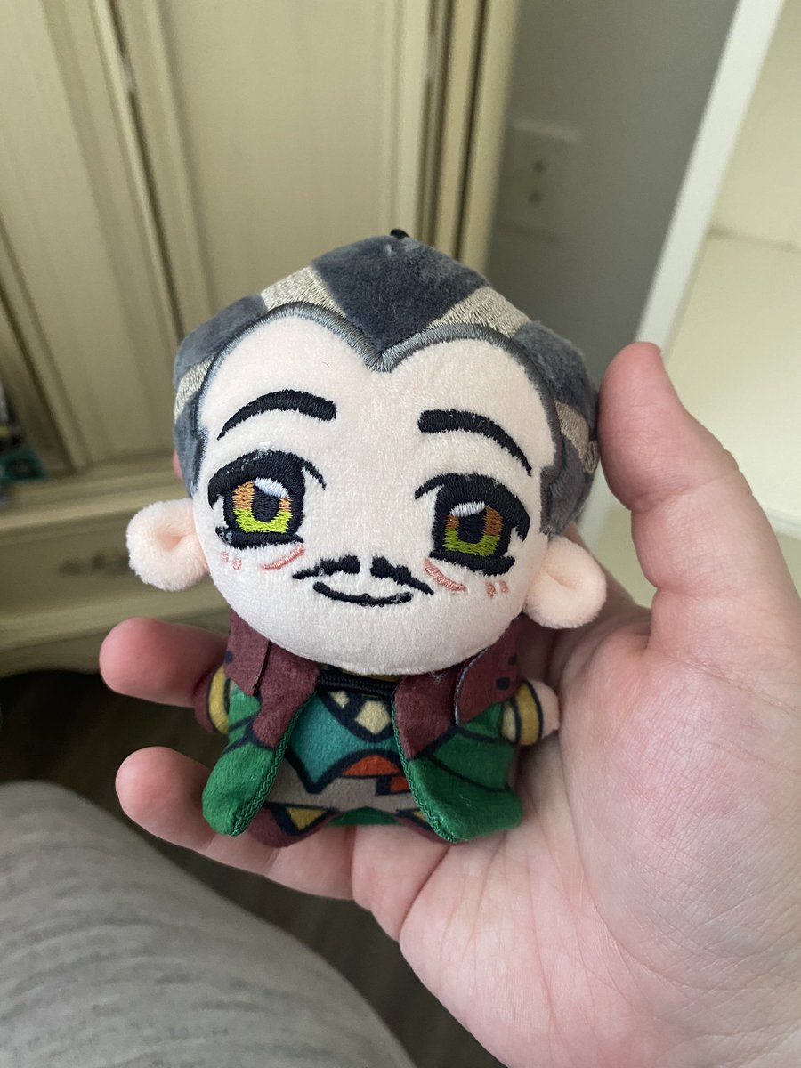 Emmrich the lil guy 🥺
(Bought this plushie from <a href="/elefluff/">find me on bsky</a> ! :D)
