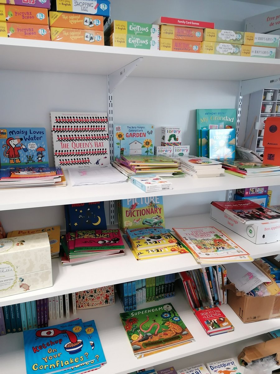 Bravo aux élèves pour les chants et danses autour du monde et à l'équipe éducative dynamique de cette école en REP qui ouvre ses élèves sur le monde et propose une pédagogie innovante et flexible avec un laboratoire en langues vivantes !