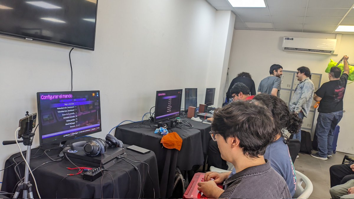Ya comenzamos el Top 8 de Vampire Savior por twitch.tv/moonstylefgc