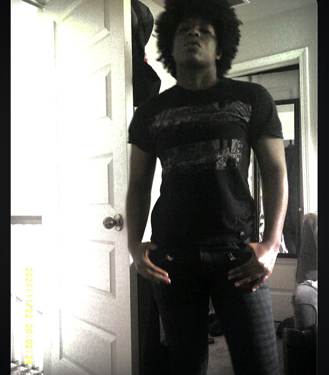 afrogyal_7's tweet photo. I have posted on here in a min.
SceneButch!
#afrogyal_7 #masculinelesbian #butch #butchfemme #studfemme #lesbian #emo #Sceneemo #swag #swagera #aesthetic #digitalcamera #afro #thrifted #androgynous #androgyny 
#style #scenekid #Mutuals? https://t.co/bdELRbELtl