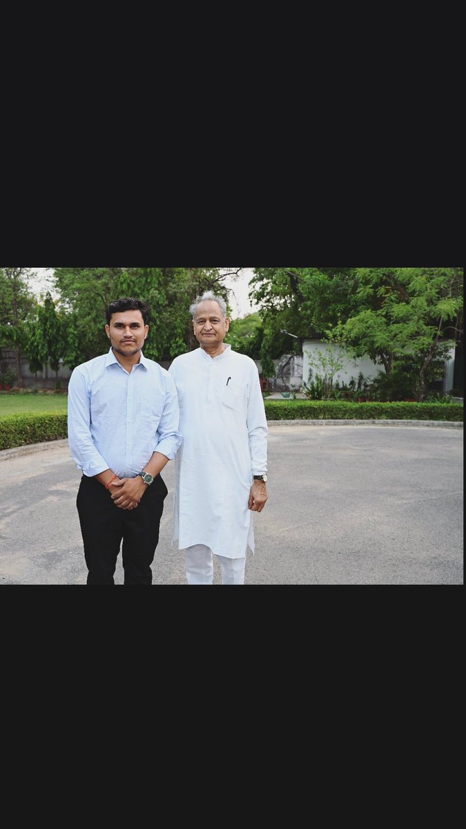 आज पूर्व मुख्यमंत्री श्रीमान अशोक गहलोत जी से शिष्टाचार भेंट की 💐😍
<a href="/ashokgehlot51/">Ashok Gehlot</a>